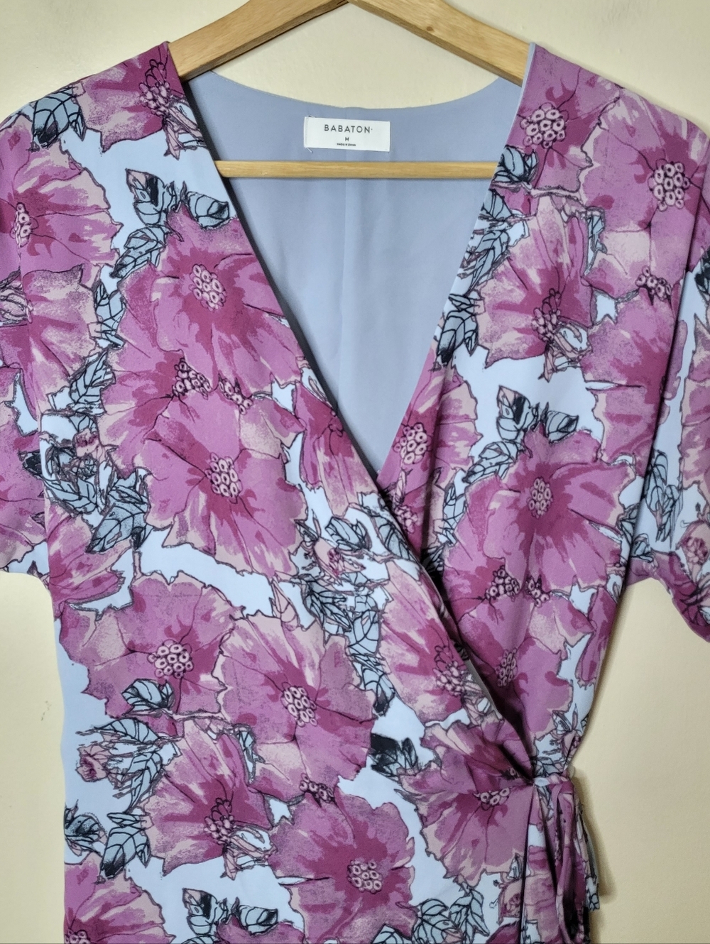 Aritzia Babaton Wallace Dress Floral Wrap Mini Size M - Picture 3 of 10